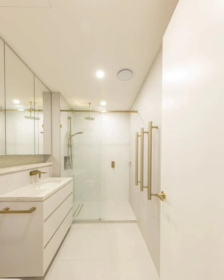 A Calm, Light-Filled Interior Shaped by Craft and Precision